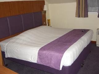 Premier Inn London Heathrow M4/J4 Hillingdon Exterior photo