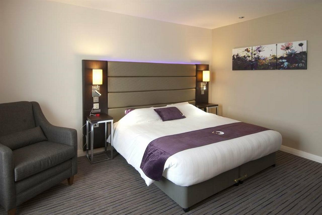 Premier Inn London Heathrow M4/J4 Hillingdon Exterior photo